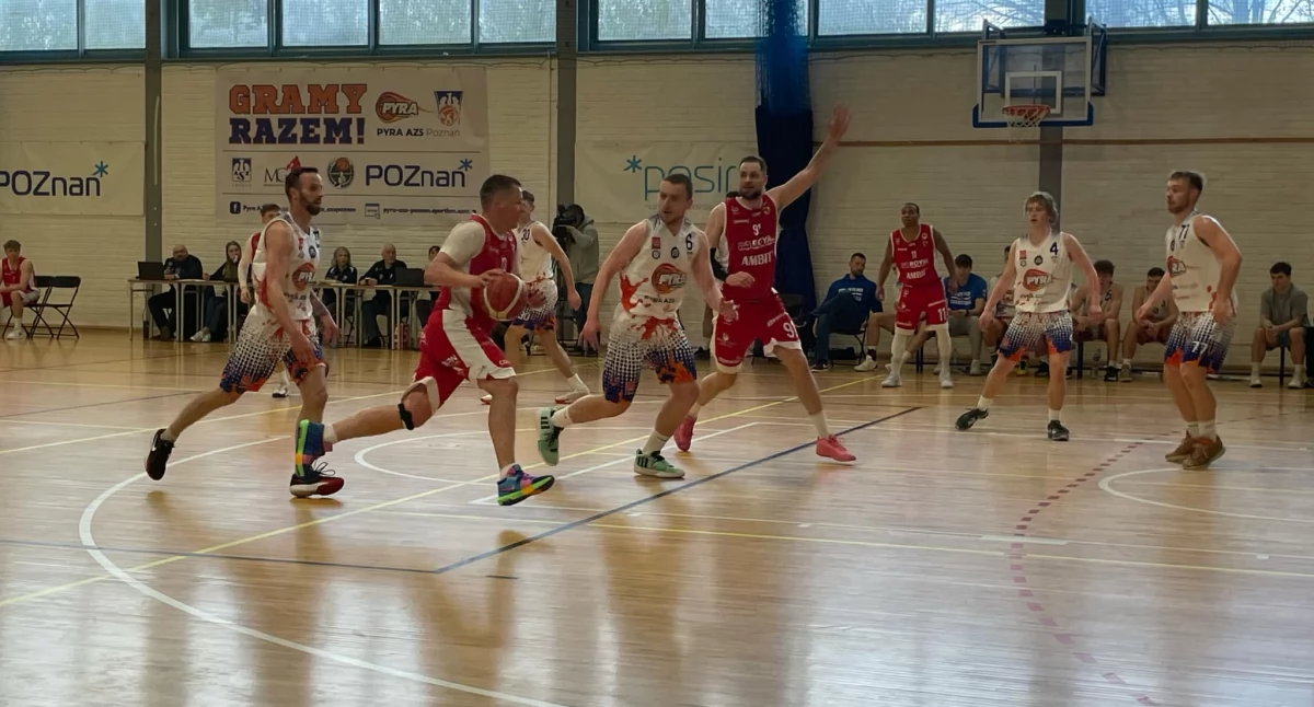 Koszykówka 5x5, Porażki Basketu Trener Zrobiła trochę uliczna awantura - zdjęcie, fotografia