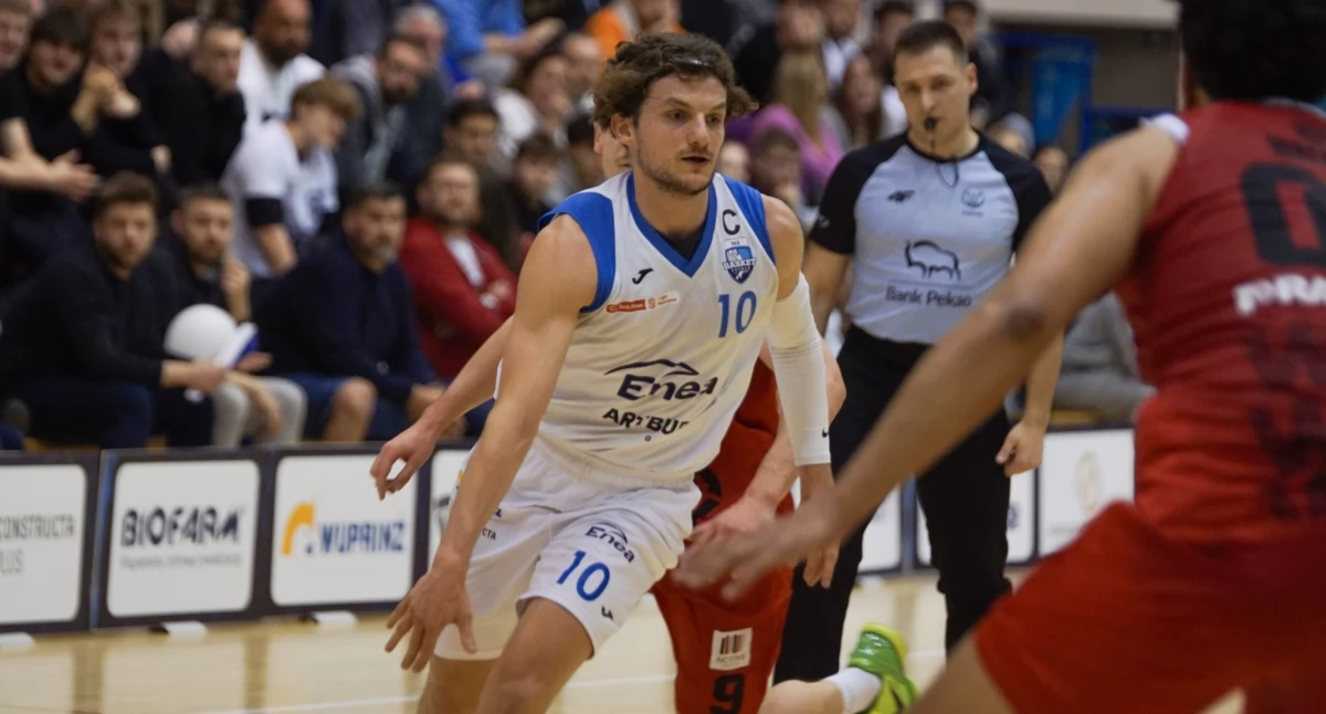 Koszykówka 5x5, Basket Poznań kapitana Piotr Wieloch zmienił klubowe barwy - zdjęcie, fotografia