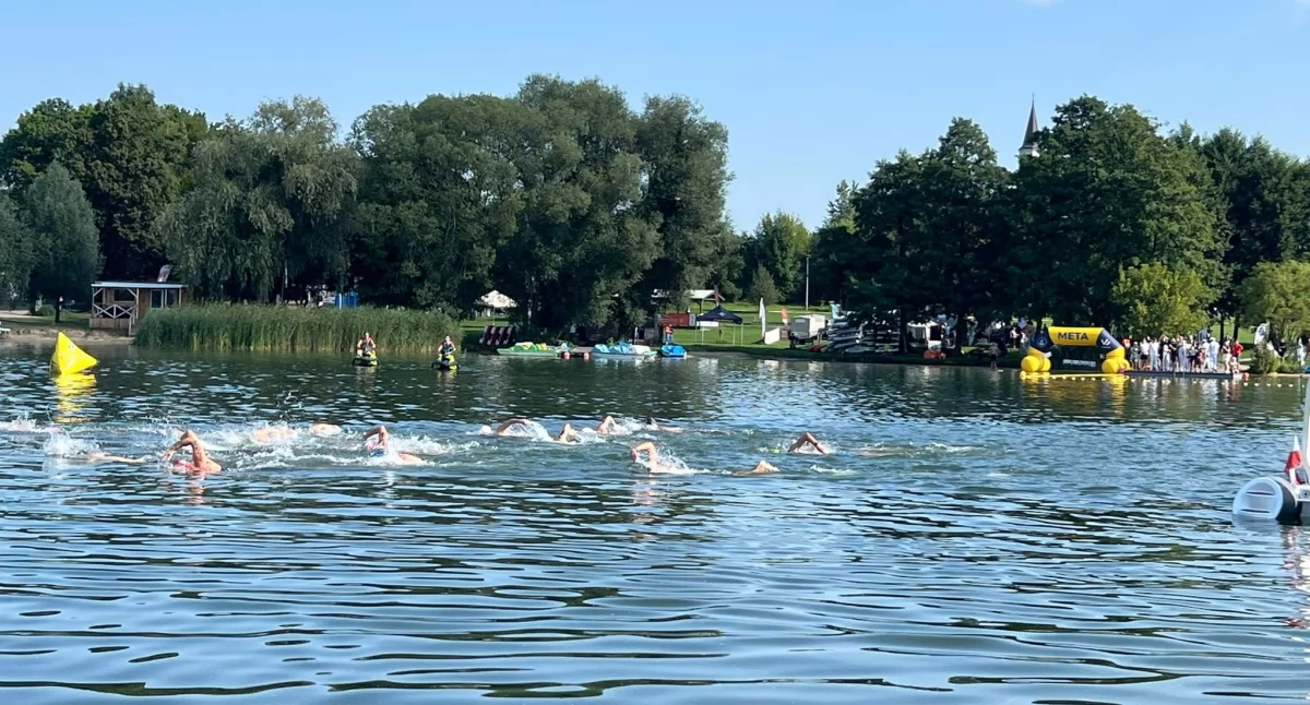 Pływanie, Maraton Pływacki „Wpław przez Kiekrz” Zwycięstwo faworyta - zdjęcie, fotografia