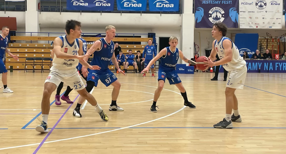 Koszykówka 5x5, Basket kontra Wiara Lecha Niespodzianki było parkiecie zadebiutował trener - zdjęcie, fotografia