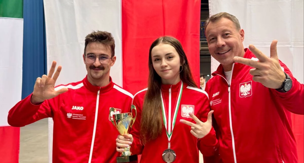 Szermierka, Florecistka Warty Muszkieterów podium Pucharu Europy - zdjęcie, fotografia