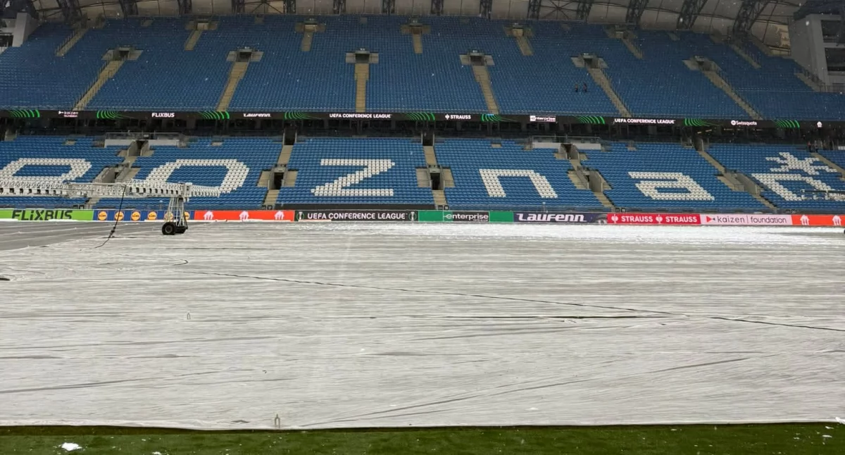 Football, Murawa śniegiem rzeczy poprosił rywala trenował - zdjęcie, fotografia