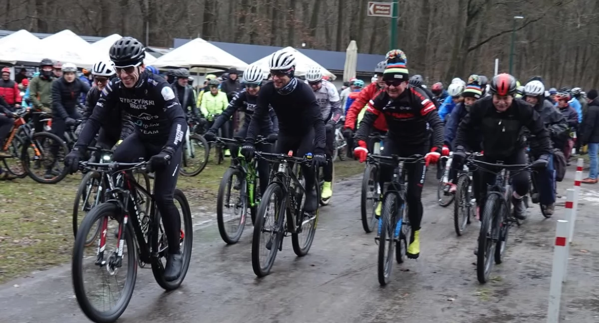 Kolarstwo, Rowerowe otwarcie Rusałką edycja tłumy - zdjęcie, fotografia