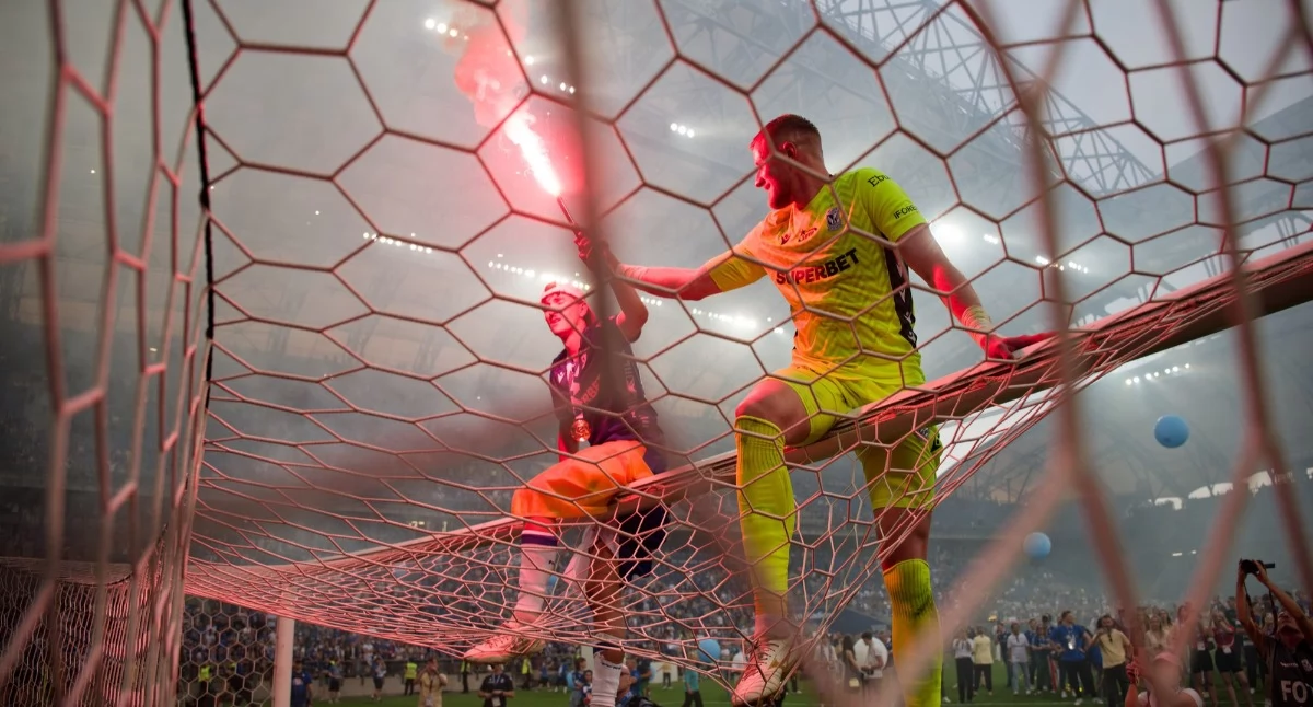 Football, Medale upragnione trofeum świętowanie piłkarzami Ceremonia Lecha Poznań GALERIA ZDJĘĆ - zdjęcie, fotografia