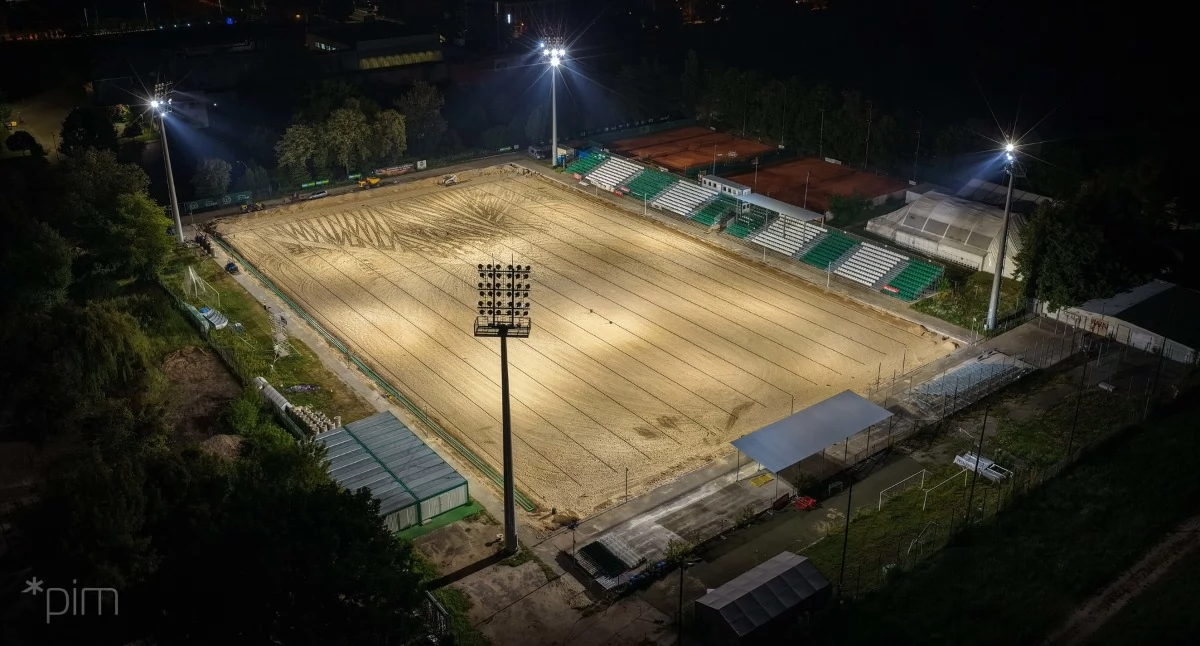 Football, Drodze Dębińskiej prace trwają nawet nocą zdążą sierpnia GALERIA ZDJĘĆ - zdjęcie, fotografia
