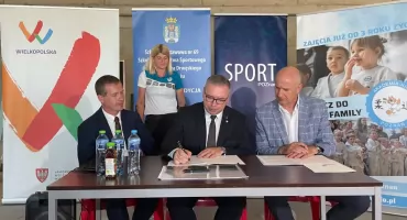 Podpisanie umowy dopełniło dzieła. Hala sportowa w ZS nr 8 w Poznaniu będzie gotowa 31 października