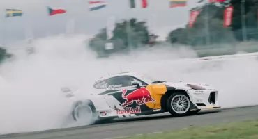 Legendarny STIG na Torze Poznań. Finał Driftingowych MP już w najbliższy weekend