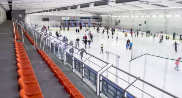 Lodowiska, pływalnie, korty. Dostępność obiektów POSiR w świąteczne, listopadowe dni