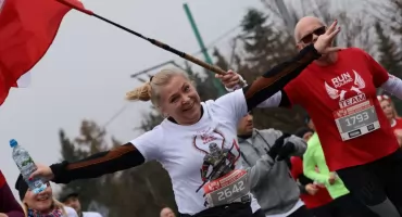 Biało-czerwono. Bieg Niepodległości jest wyjątkowy, wygrał rekordzista Polski GALERIA