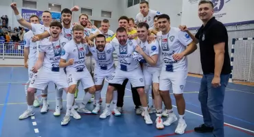 Wielki bój przy Newtona. Grunwald sprawił kibicom mikołajkowy prezent GALERIA