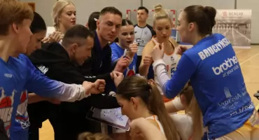 Awaria i koncert po przerwie. Mecz na szczycie dla Brother MUKS-u Poznań WIDEO