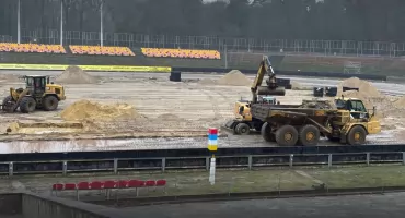 Radni chcą więcej pieniędzy na wsparcie sportu żużlowego i na budowę hali sportowej na Piątkowie