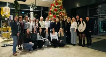 Choinka, prezenty i rozmowy ze sponsorami. Wigilijne spotkanie koszykarek MUKS-u  GALERIA