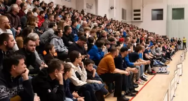 Enea Basket Poznań znów wypełniła trybuny. I znów rozgrzała kibiców, walka do ostatnich sekund
