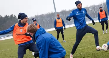 Piłkarze Lecha Poznań chcą w Zabrzu przełamać niemoc. Trener: Wciąż mamy szansę na mistrzostwo