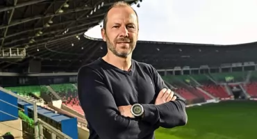 Rene Poms, były asystent Nenada Bjelicy w Lechu wrócił do Polski. Ma uratować zespół przed spadkiem