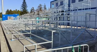 Nowa trybuna Warty Poznań już montowana, ale dla kibiców będzie dostępna dopiero w maju 