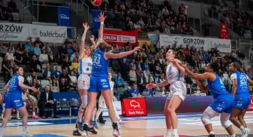 Wojciech Szawarski, Aleksandra Pszczolarska i Malina Piasecka po zwycięskim meczu w Gorzowie