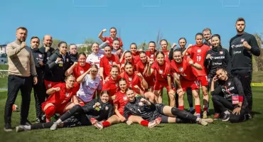 Reprezentacja Polski, z trzema piłkarkami Lecha z awansem na Mistrzostwa Europy