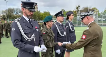 Najlepsi polscy sportowcy w mundurach na Apelu w Poznaniu. CWZS świętuje pięciolecie istnienia GALERIA ZDJĘĆ