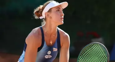 Magda Linette zagra z Mają Chwalińską, Gina Feistel w ćwierćfinale 