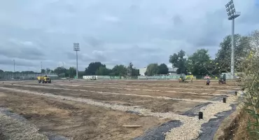 Ogródek już z drenażem. Przy Drodze Dębińskiej rozpoczął się kolejny etap prac GALERIA