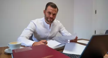 Prezydent Marcin Gołek odpowiedział na zarzuty byłego właściciela Warty. 