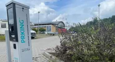 Ta informacja zmartwi kibiców. Koniec z darmowym parkingiem przy hali UAM