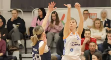 Jovana Popović jak Yegbe i Agnero. Nie trenuje z zespołem, bo czeka na pieczątkę w paszporcie